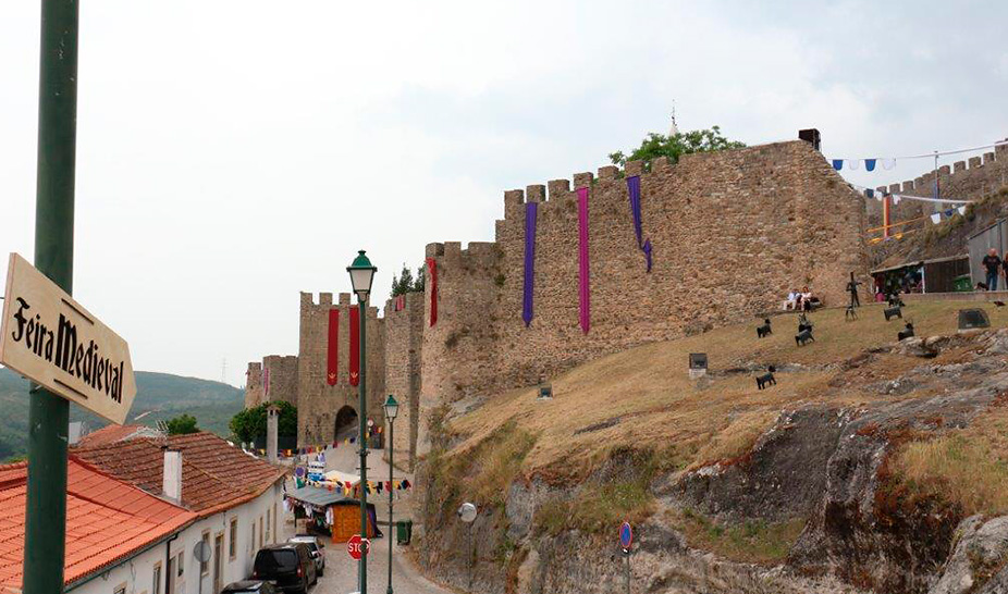 Saltimbancos e mercadores invadiram o castelo de Penela